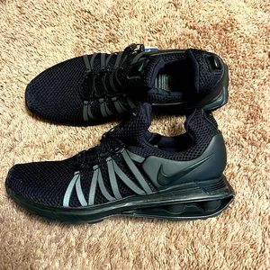 Womens Nike Shox Gravity Brand New ~ Triple Black Running Shoes ~ Size 8